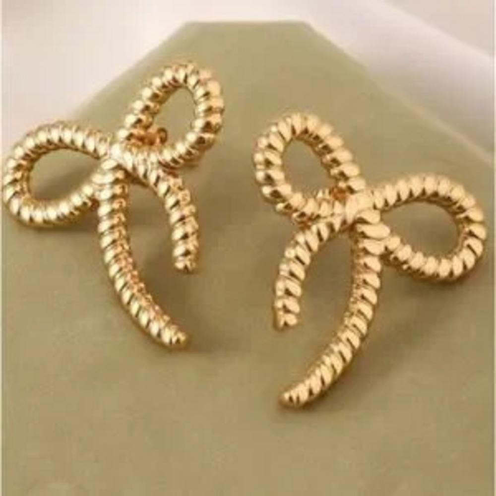 Bow Rope Stud Earrings (2011) - Picture 3 of 6